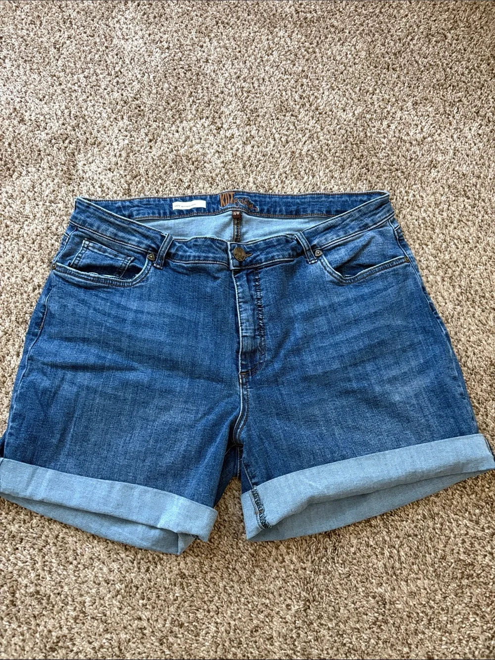 Kut from the Kloth Katy Boyfriend Short Medium Blue Rolled Hem Denim Shorts - Picture 1 of 2